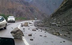 وزارت راه: مسیر جاده هراز باید جابجا شود/خطر تخریب محور هراز