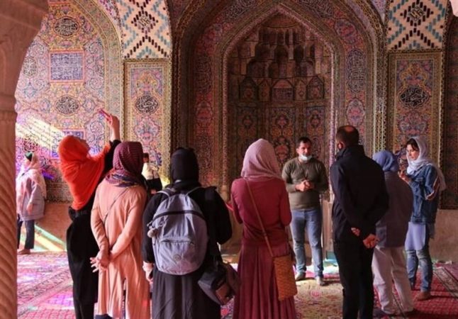 وضعیت نیروی انسانی و آموزش در صنعت گردشگری ایران چگونه است؟