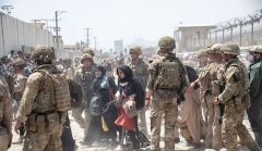 گاردین: انگلیس تا حداکثر ۳۶ ساعت آینده خروج از افغانستان را تکمیل می‌کند