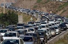 ترافیک از کرج-چالوس دست برنمی دارد/ ترافیک نیمه سنگین در آزادراه تهران-کرج
